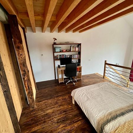 Capstay La Louviere Bagian luar foto