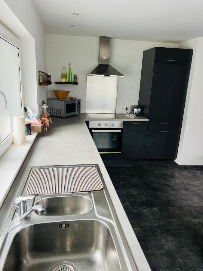 Capstay La Louviere Bagian luar foto