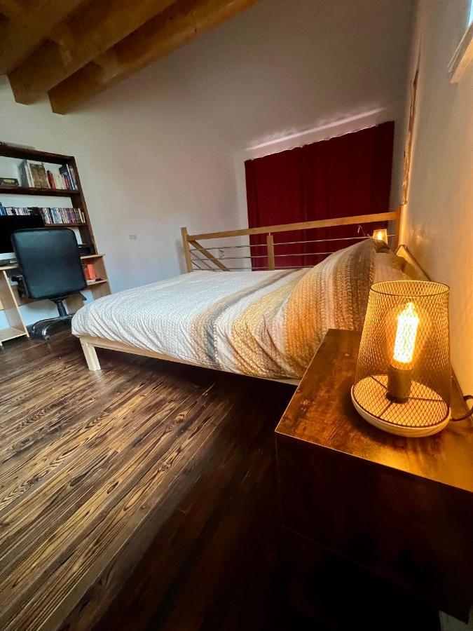 Capstay La Louviere Bagian luar foto