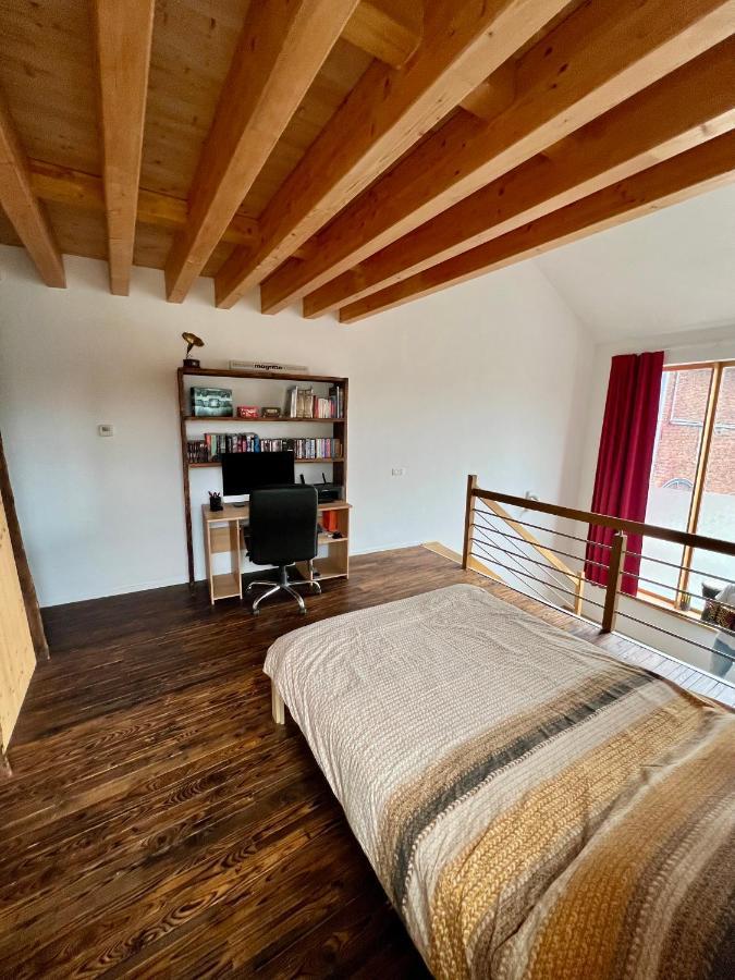 Capstay La Louviere Bagian luar foto