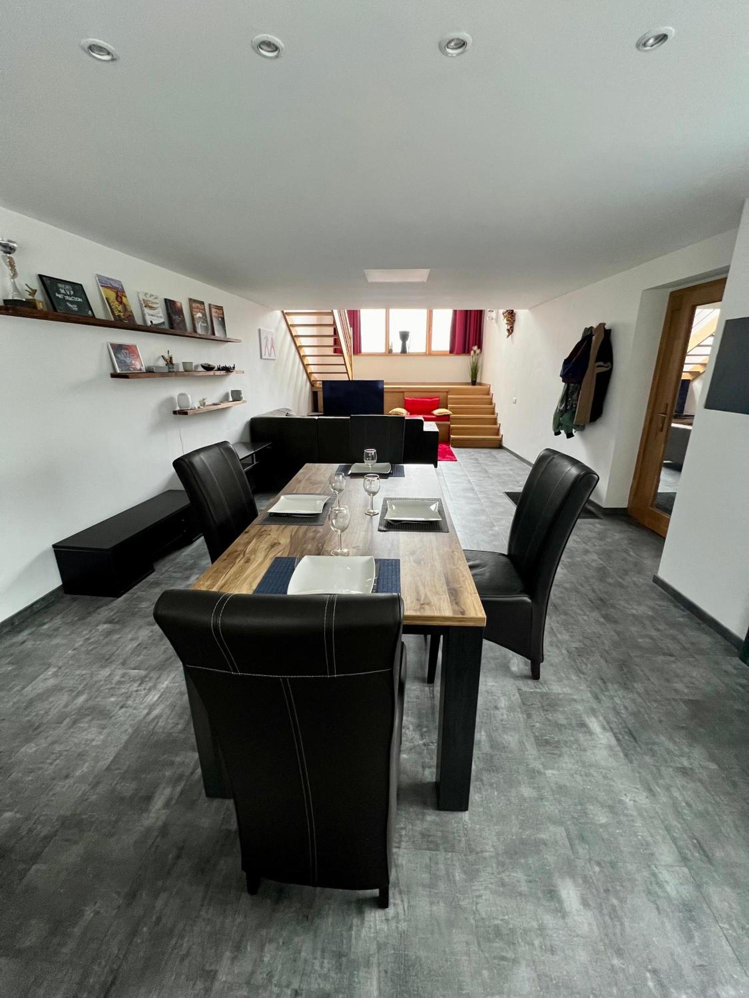 Capstay La Louviere Bagian luar foto